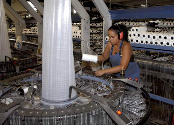 Garantiza industria textil en Cuba envases para productos exportables