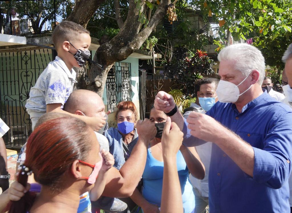 Presidente cubano constata programa de atención a los barrios en Bayamo